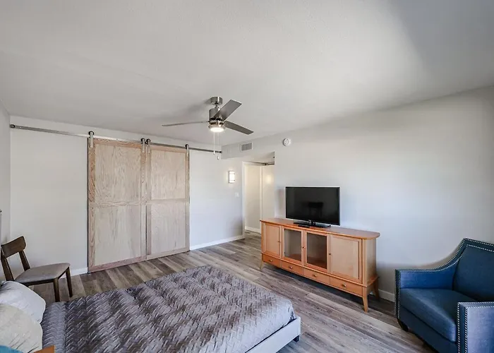 Modern Gem I 3br, Ensuites, Fenced, Sunsets