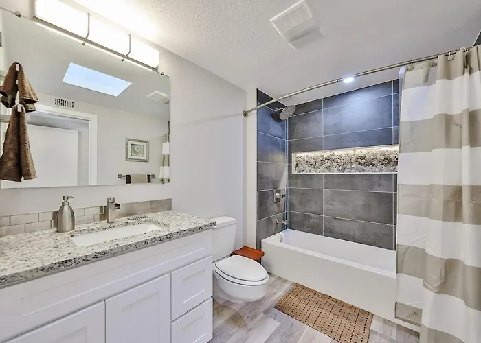 Modern Gem I 3br, Ensuites, Fenced, Sunsets Holiday home