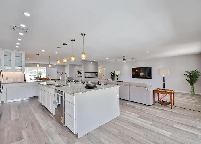 Modern Gem I 3br, Ensuites, Fenced, Sunsets Holiday home Sun City West