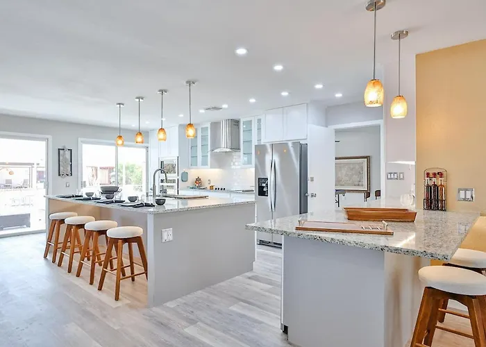 Modern Gem I 3br, Ensuites, Fenced, Sunsets Holiday home