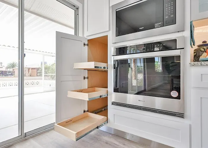 Modern Gem I 3br, Ensuites, Fenced, Sunsets Holiday home