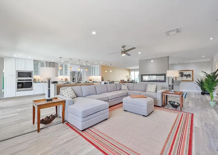 Modern Gem I 3br, Ensuites, Fenced, Sunsets Holiday home