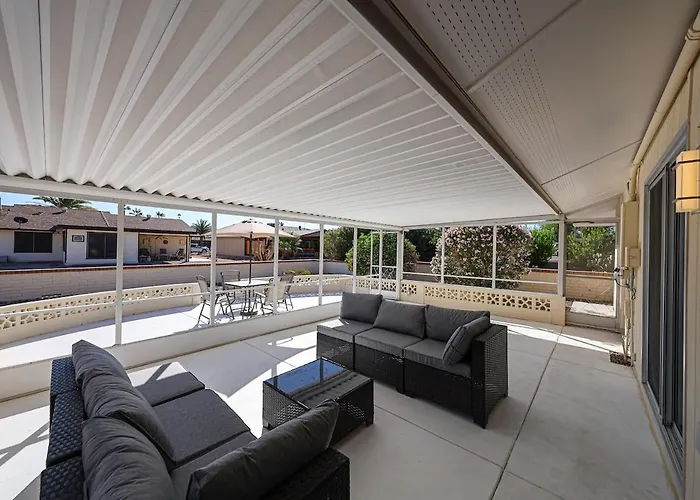Modern Gem I 3br, Ensuites, Fenced, Sunsets Holiday home